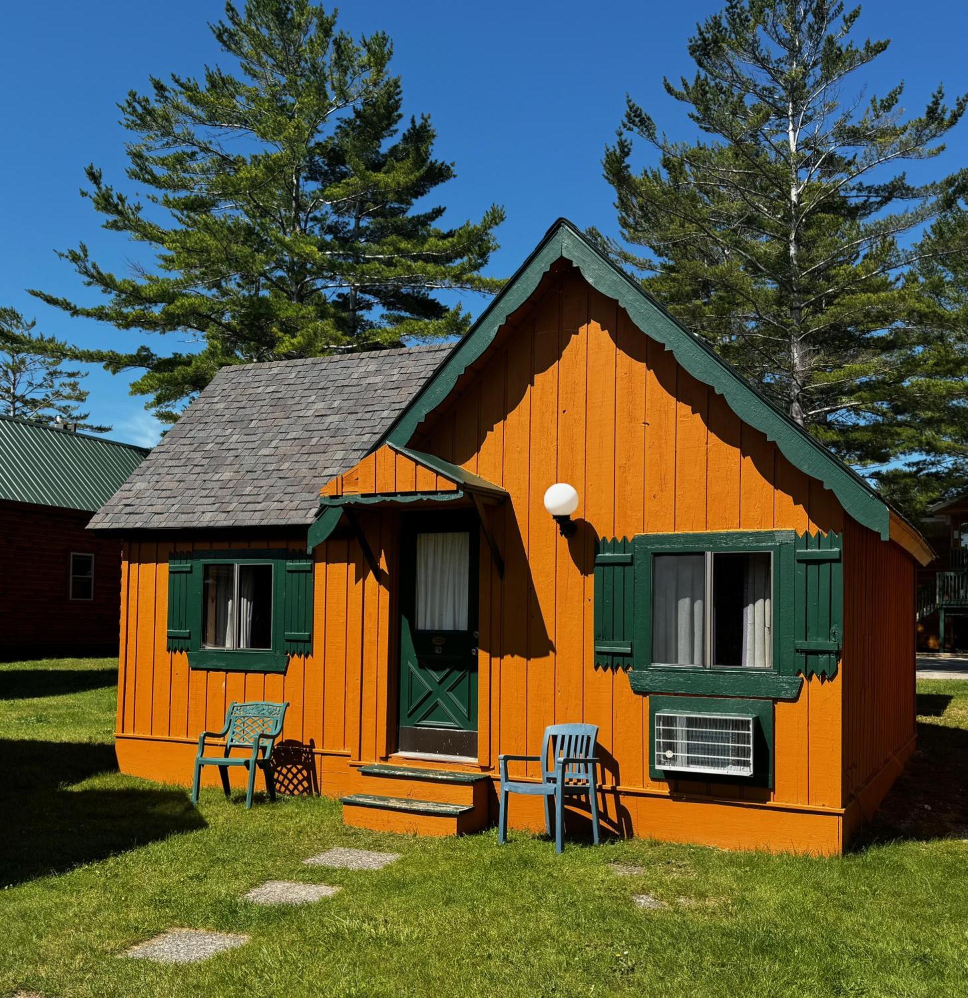 Cabins Of Mackinac & Lodge Mackinaw City Eksteriør bilde
