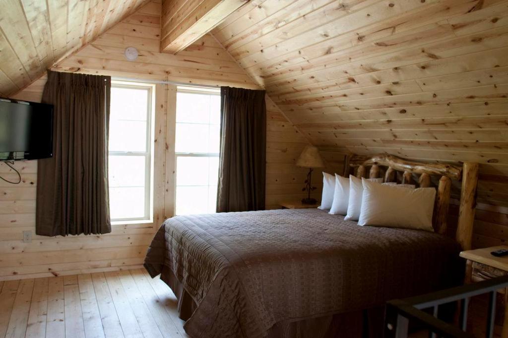 Cabins Of Mackinac & Lodge Mackinaw City Eksteriør bilde